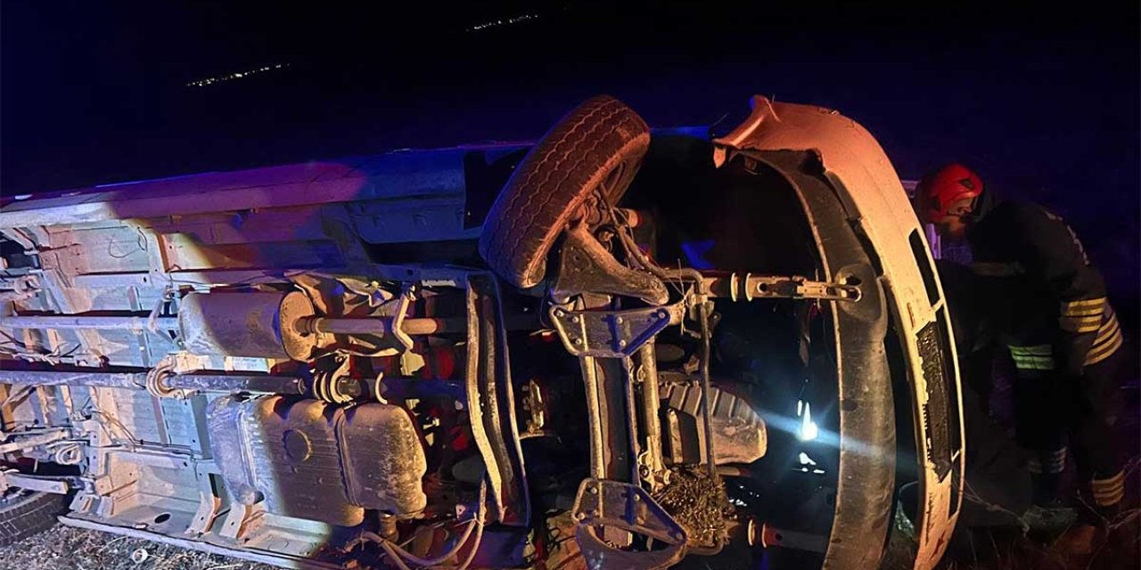 Konya'da Servis Kazası: Kadınhanı'nda Minibüs-Otomobil Çarpıştı, 4 Yaralı