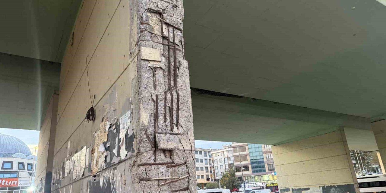 İBB'ye Ait Balıkyolu Köprüsü Tehlike Saçıyor: Betonlar Döküldü, Demirler Açıkta Kaldı