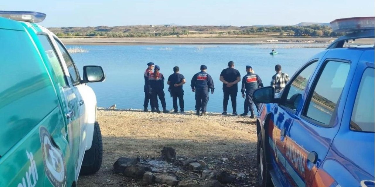 Kaçak ağla yakalanan 1 ton sazan yeniden ırmağa bırakıldı