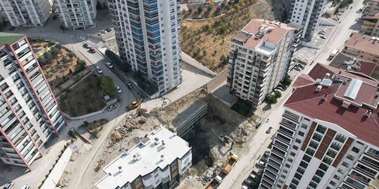 Ankara'da Temel Kazısı Paniği: 17 Katlı Bina Boşaltıldı, Yaklaşık 300 Kişi Mağdur