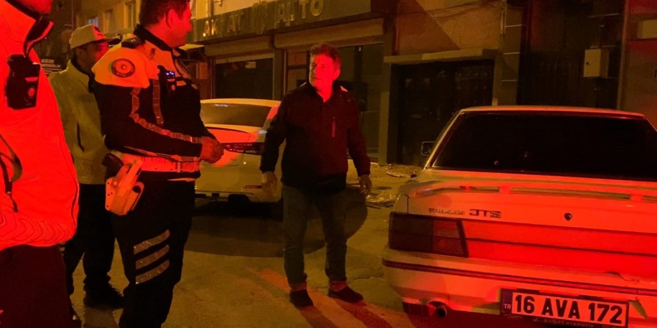 Alkollü Sürücü 1989 Model Otomobilini Öve Öve Bitiremedi