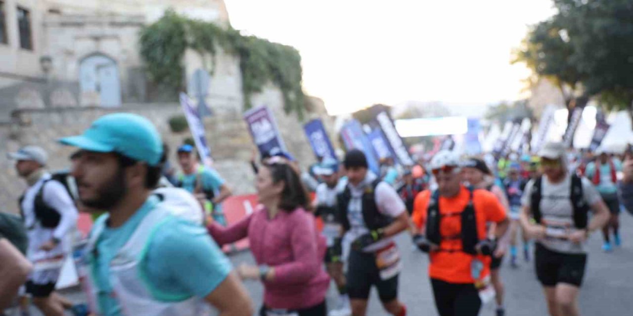 Kapadokya sokakları ve caddeleri ile patikaları insanlarla doldu