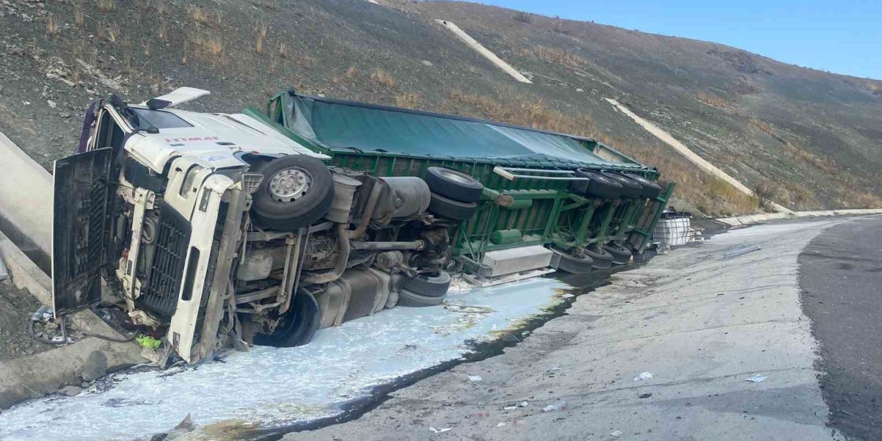 Kulu Kavşağı'na giremeden devrildi