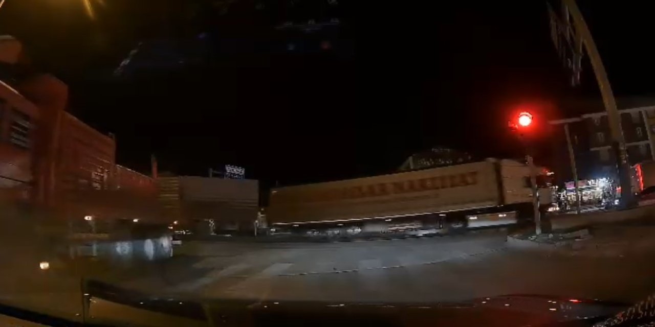 Dorsenin açılan kapağı araç kamerasına böyle yansıdı