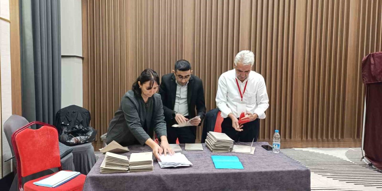 CHP Afyonkarahisar'da kabuk değiştirdi