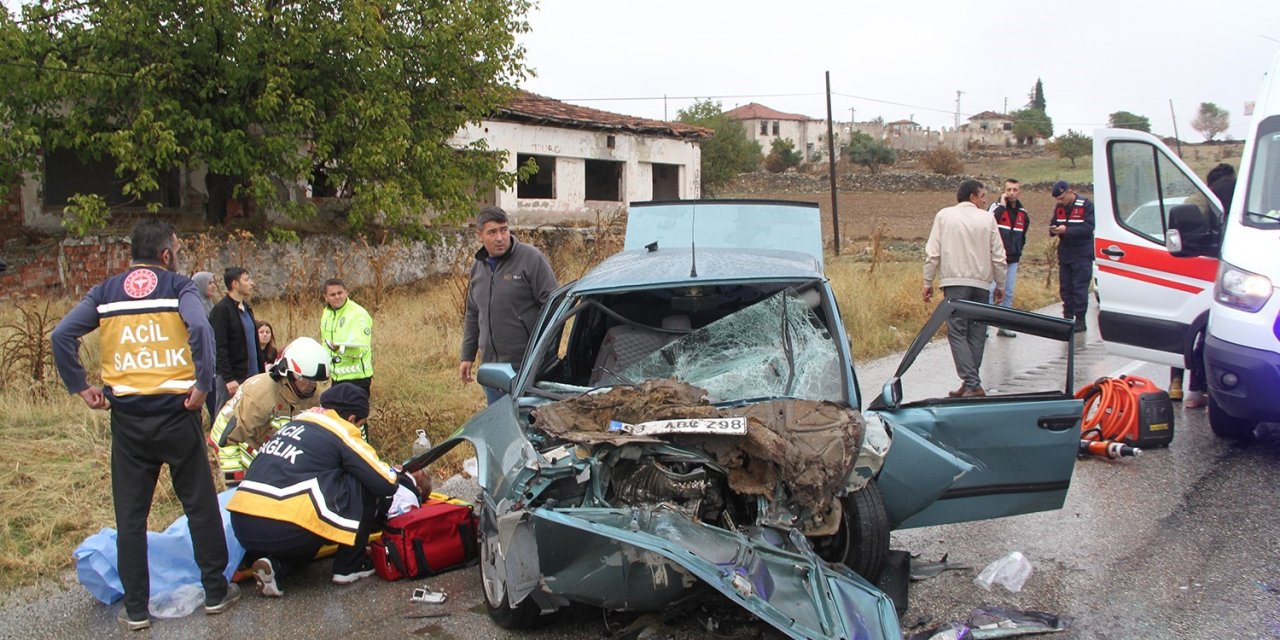 Frene bastı ama zemin durdurmadı! Kamyonete arkadan çarpan TOFAŞ'tan bebek sağ çıkamadı