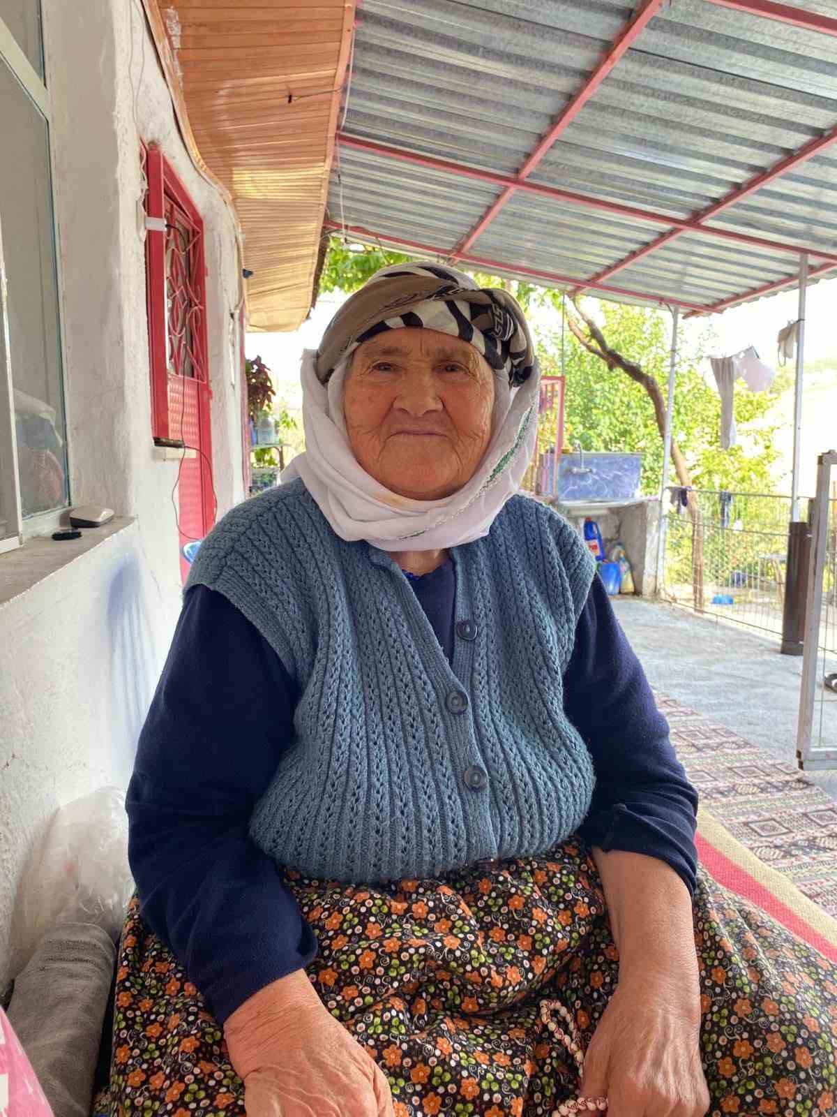 Ecel canını traktöre bıraktı