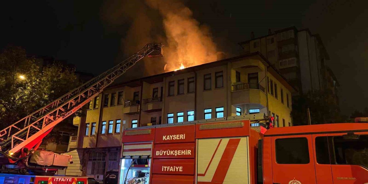 Eşi almadı, kapıdan giremeyince bacayı yaktı