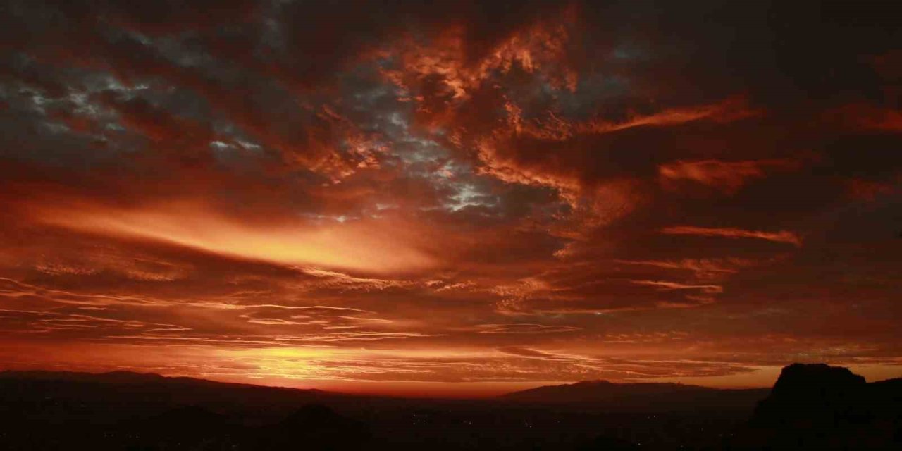 Görsel efekt gibi gün doğumu manzarası mest etti