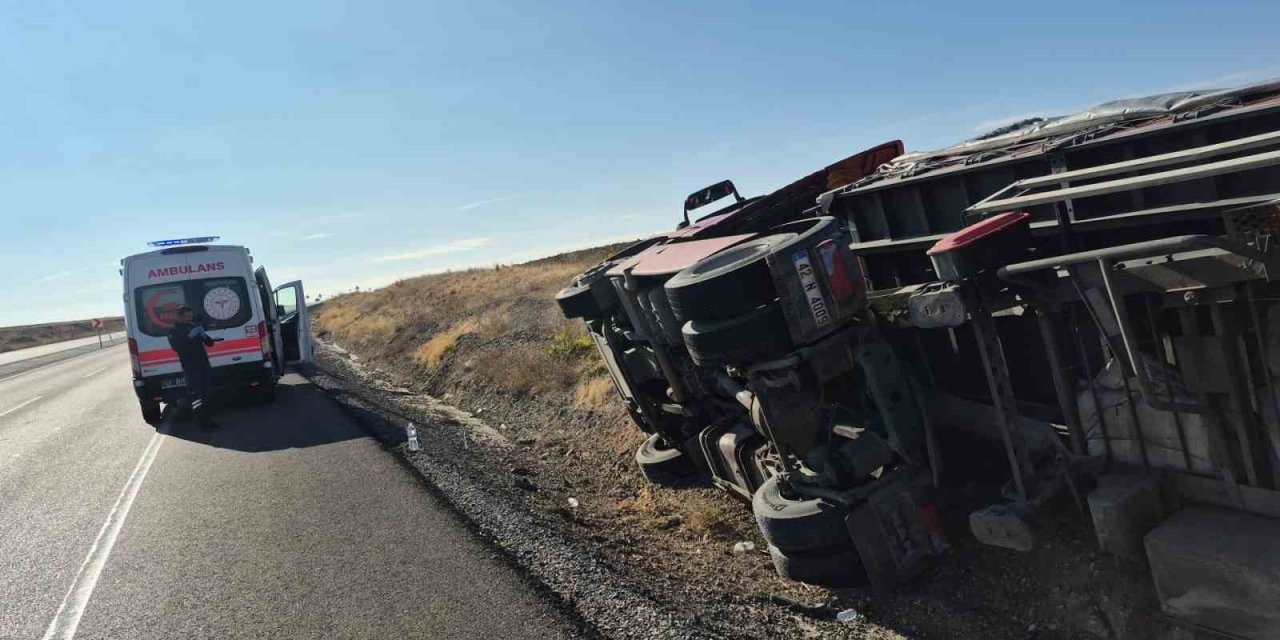 Kulu Kavşağında Korkutan Kaza: Otoyola Giren Tır Şarampole Uçtu