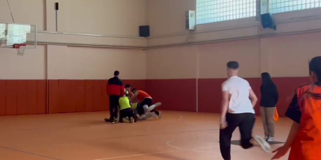 Konya'da Mendil Kapmaca Turnuvası Kanlı Bitti: Lise Öğrencisi Sokakta Bıçaklandı