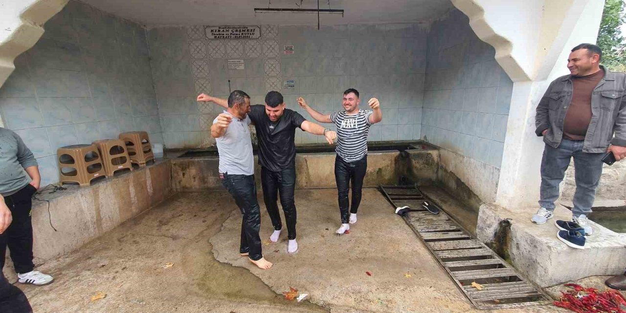 Demirci'nin 'Yalak Cezası' Geleneği: Düğünlerde Oynamayan Suya