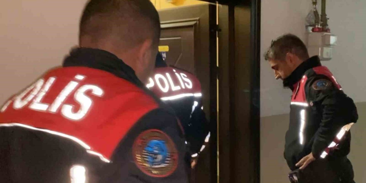 Apartmandan gelen çığlıklar polisi alarma geçirdi
