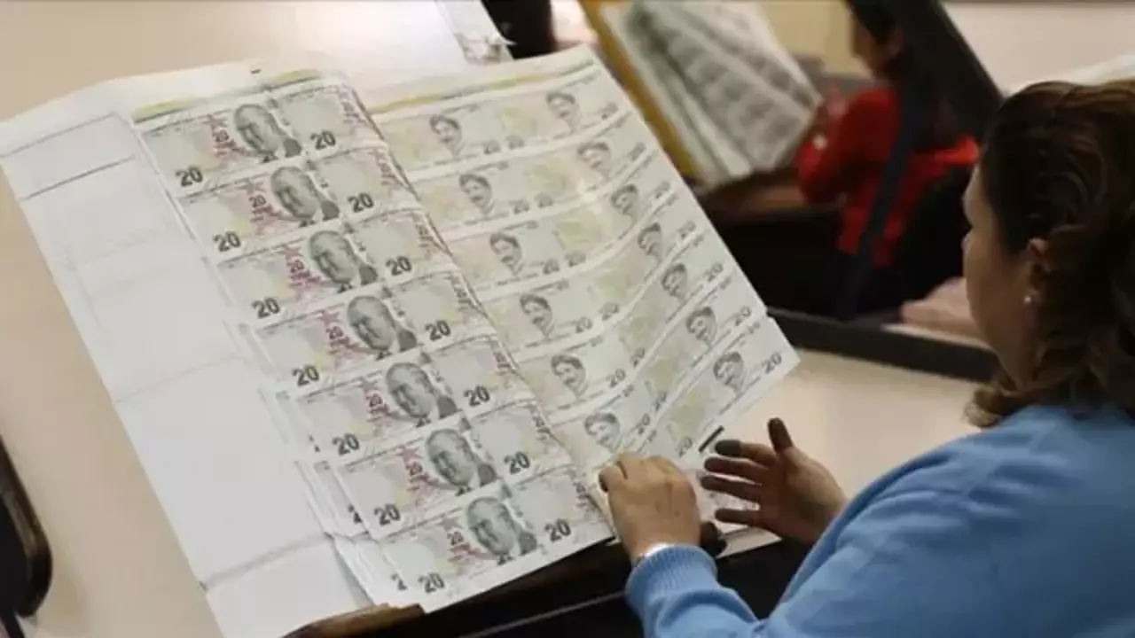 Herkes 500 ila 1000 TL'lik banknot beklerken yeni paralar tedavüle girdi