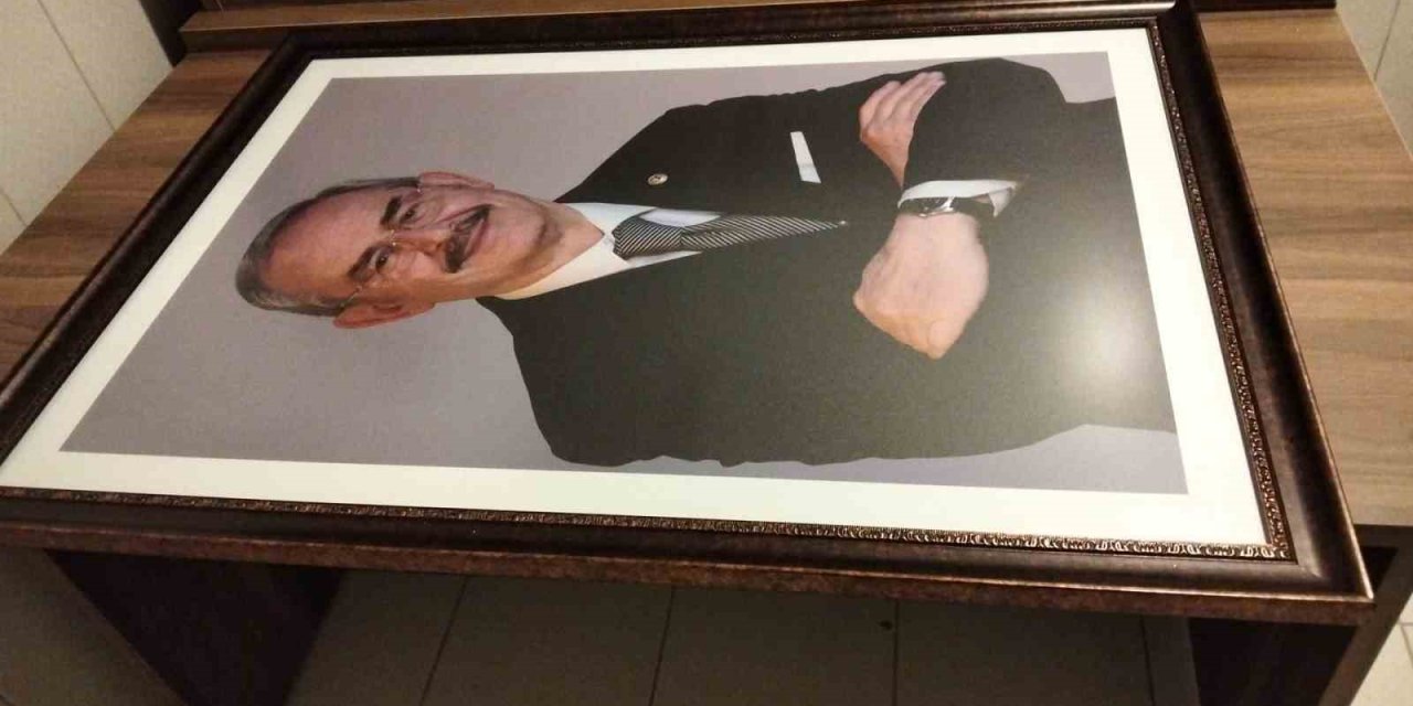 Eskişehir'de Siyasette 'Portre' Değişimi: Büyükerşen'in İmzası Depolara Kaldırıldı