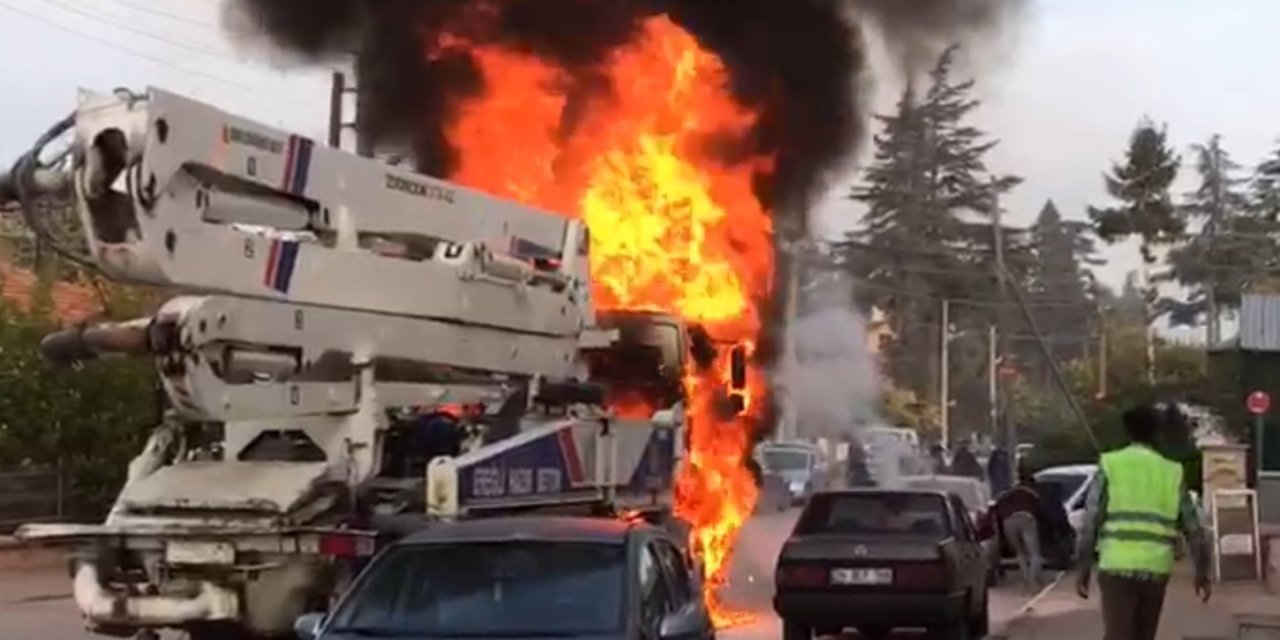 Ereğli'de Beton Pompası Yangını: 2 Otomobil Zarar Gördü