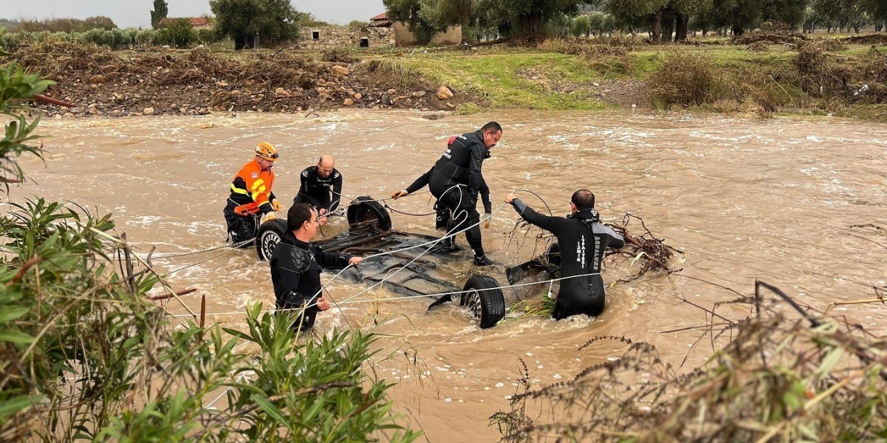 Foça'da Sel Faciası: Kayıp Emekli İçin Umutlar Tükeniyor