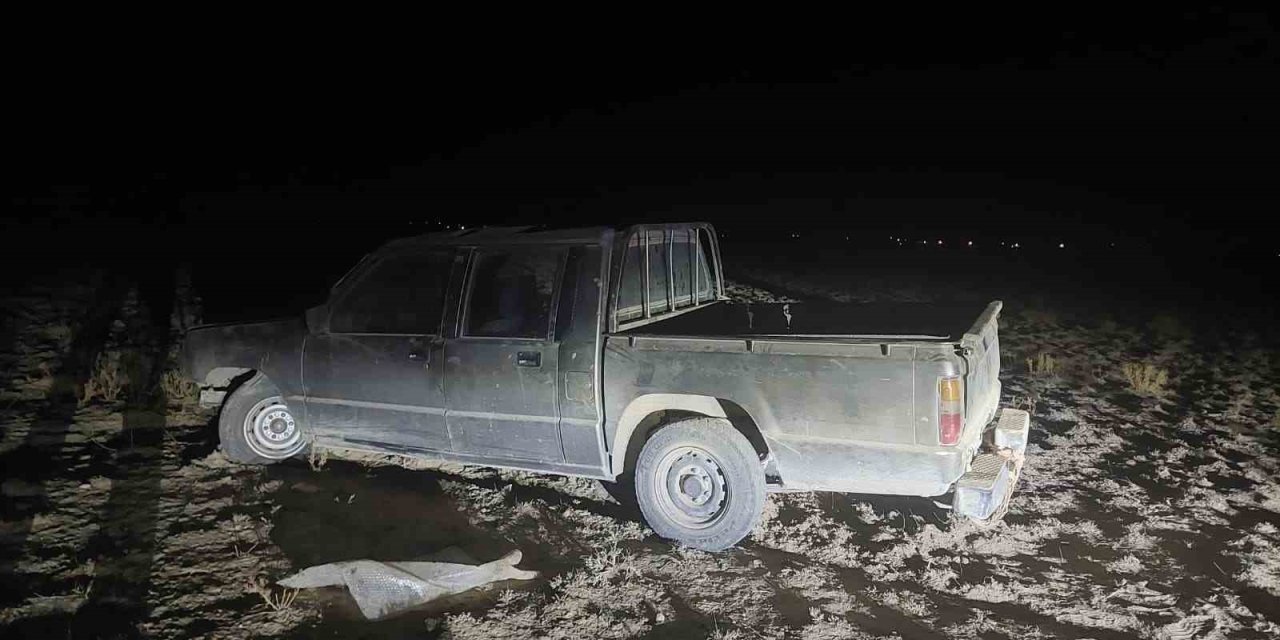 Karapınar'da kontrolden çıkan pikap şarampole girdi: 2 yaralı