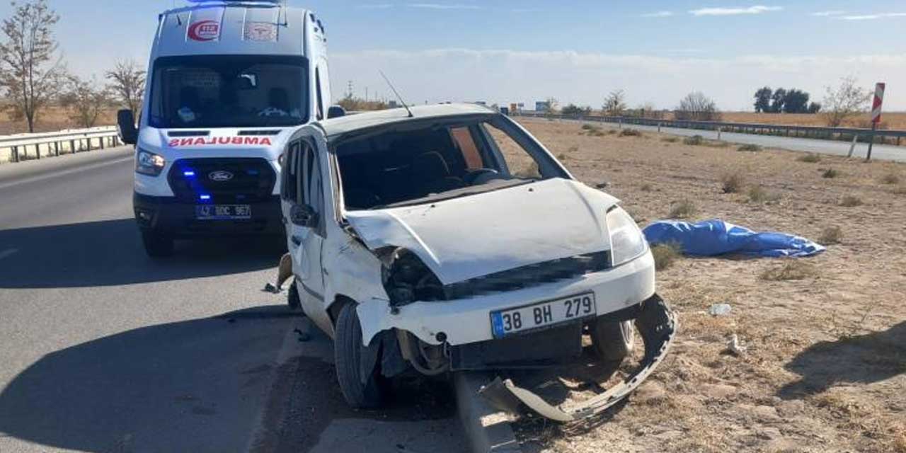 Konya’da lastiği patlayan otomobil takla attı