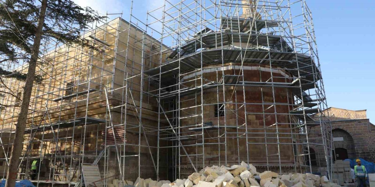 Niğde'nin Tarihi İncisi Sungurbey Camii'nde İnceleme: Restorasyon Sona Yaklaşıyor