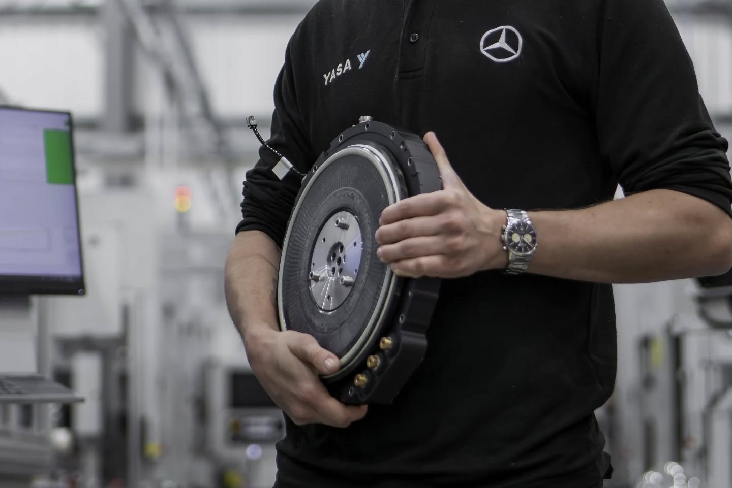 Mercedes bu motorla Tesla'yı 4'e katlıyor