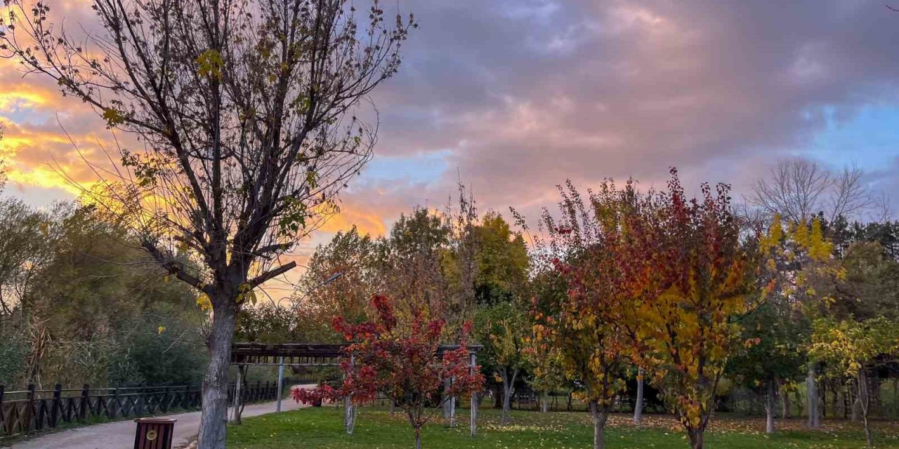 Kent sonbaharla masal kitabına döndü