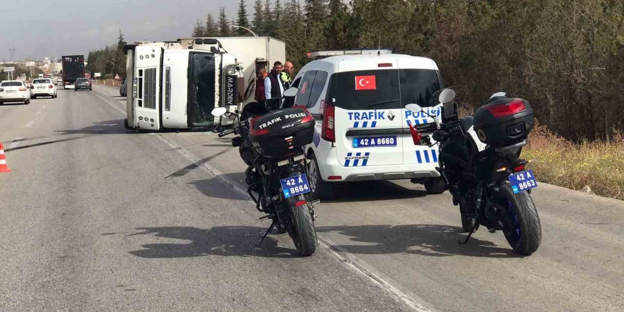 Ereğli Şeker Fabrikası Önünde Kamyon Devrildi: Sürücü Yaralı Kurtuldu