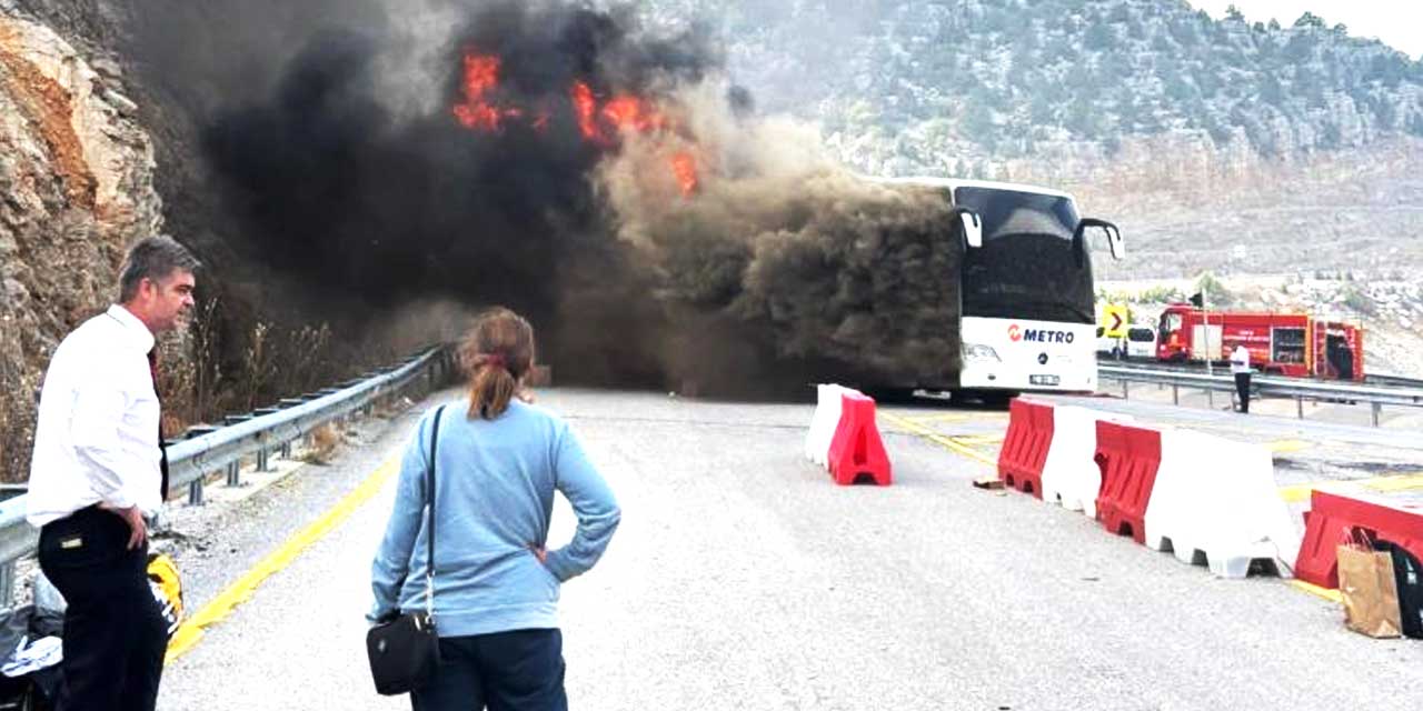 Kaçış Rampası Mevkiinde Korku Dolu Anlar: Yolcu Otobüsü Alev Alev Yandı