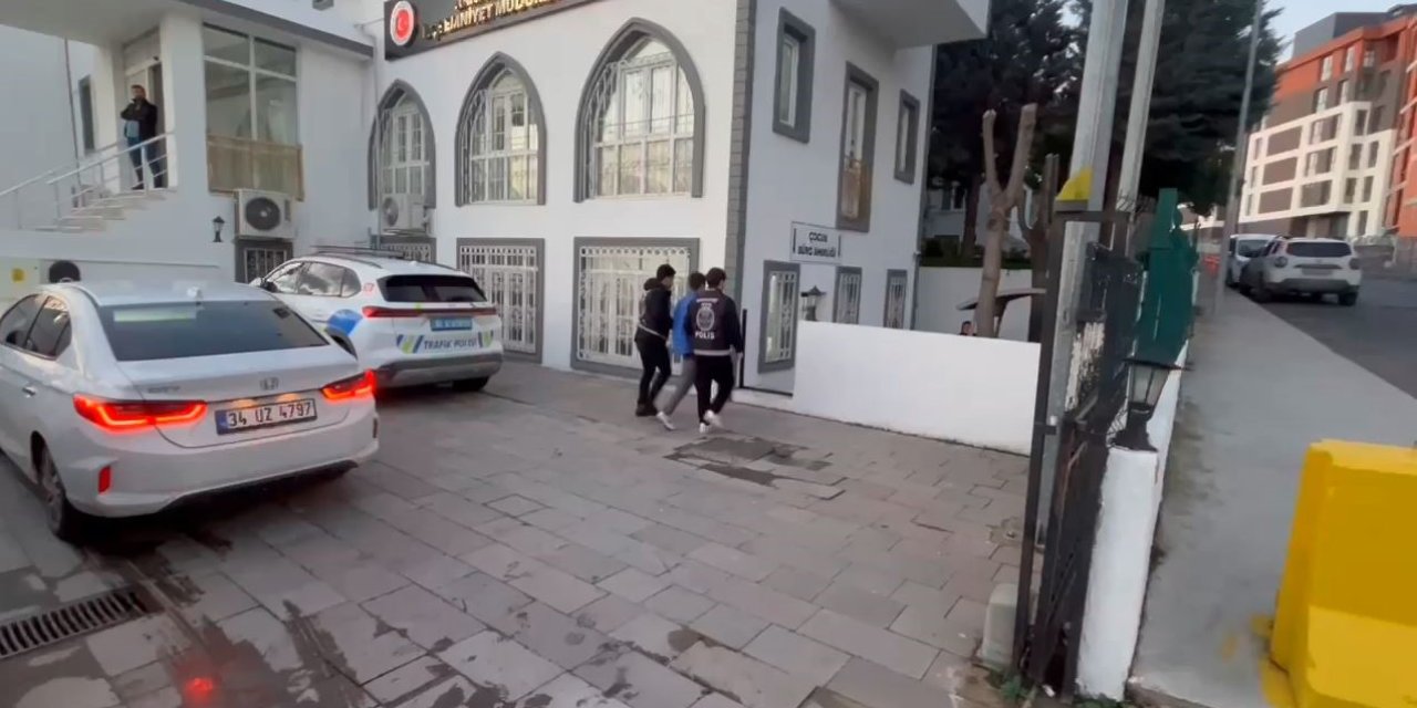 Evden yedek anahtar çaldı, 1 ay sonra gelip arabayı aldı