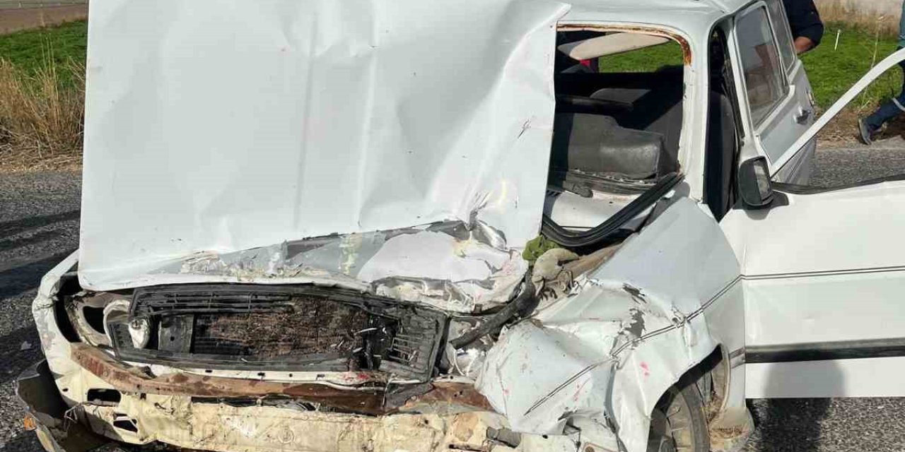 Karapınar'da Tır ile Otomobil Çarpıştı: Yaralılar Konya'ya Sevk Edildi