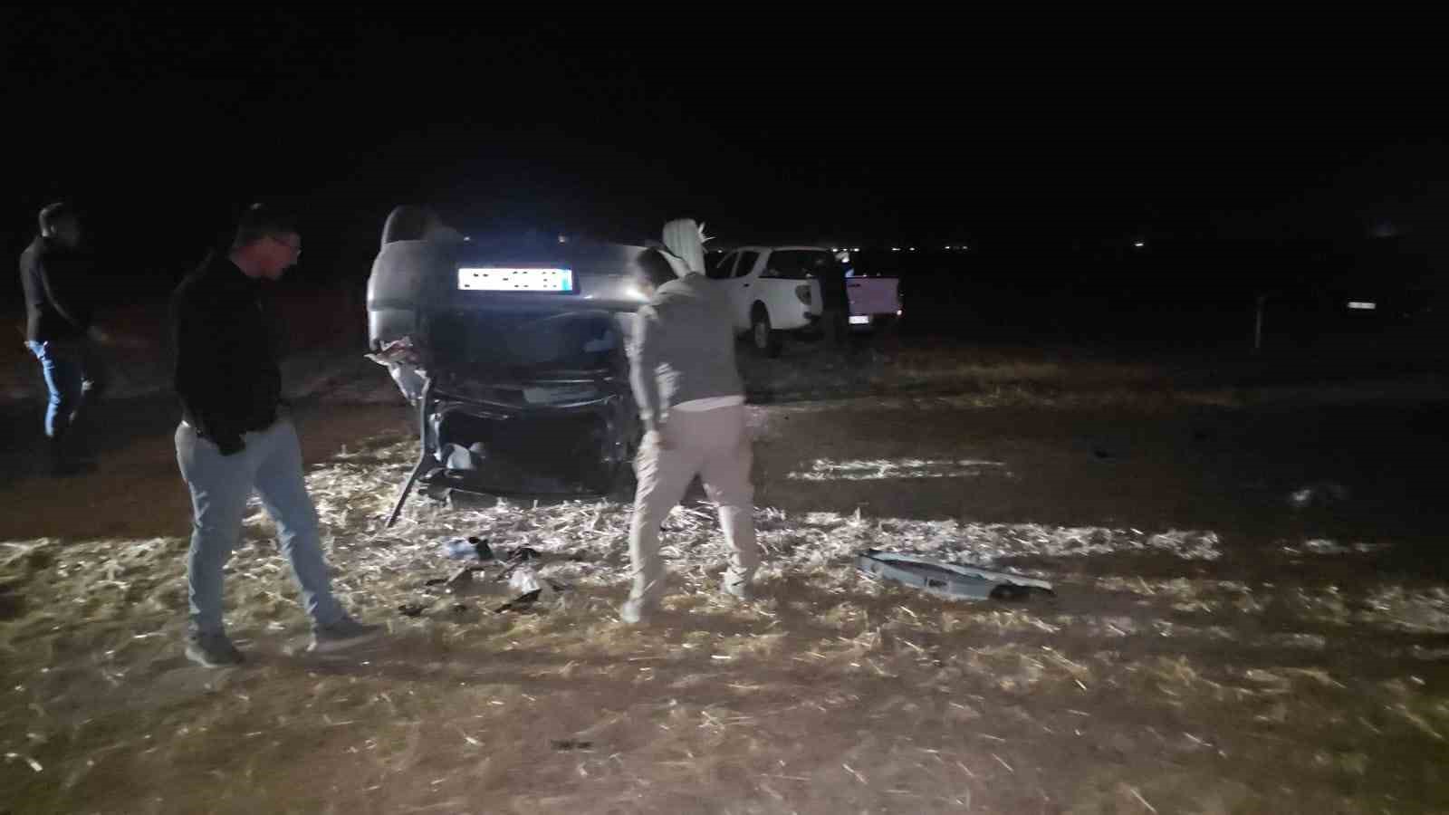 Traktöre çarpmamak için aracını feda etti