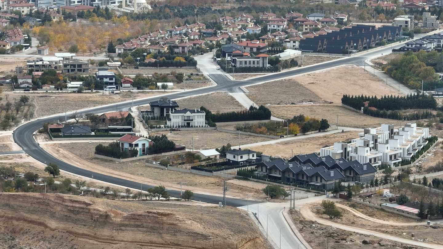 Konya'da 4 kritik noktaya kış gelmeden asfalt