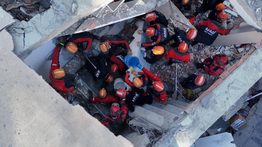 Muhammed'in cansız bedeni enkazdan çıkarıldı