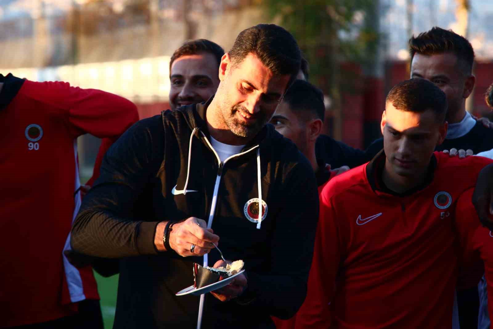 Pastayı kesti antrenmana çıktı