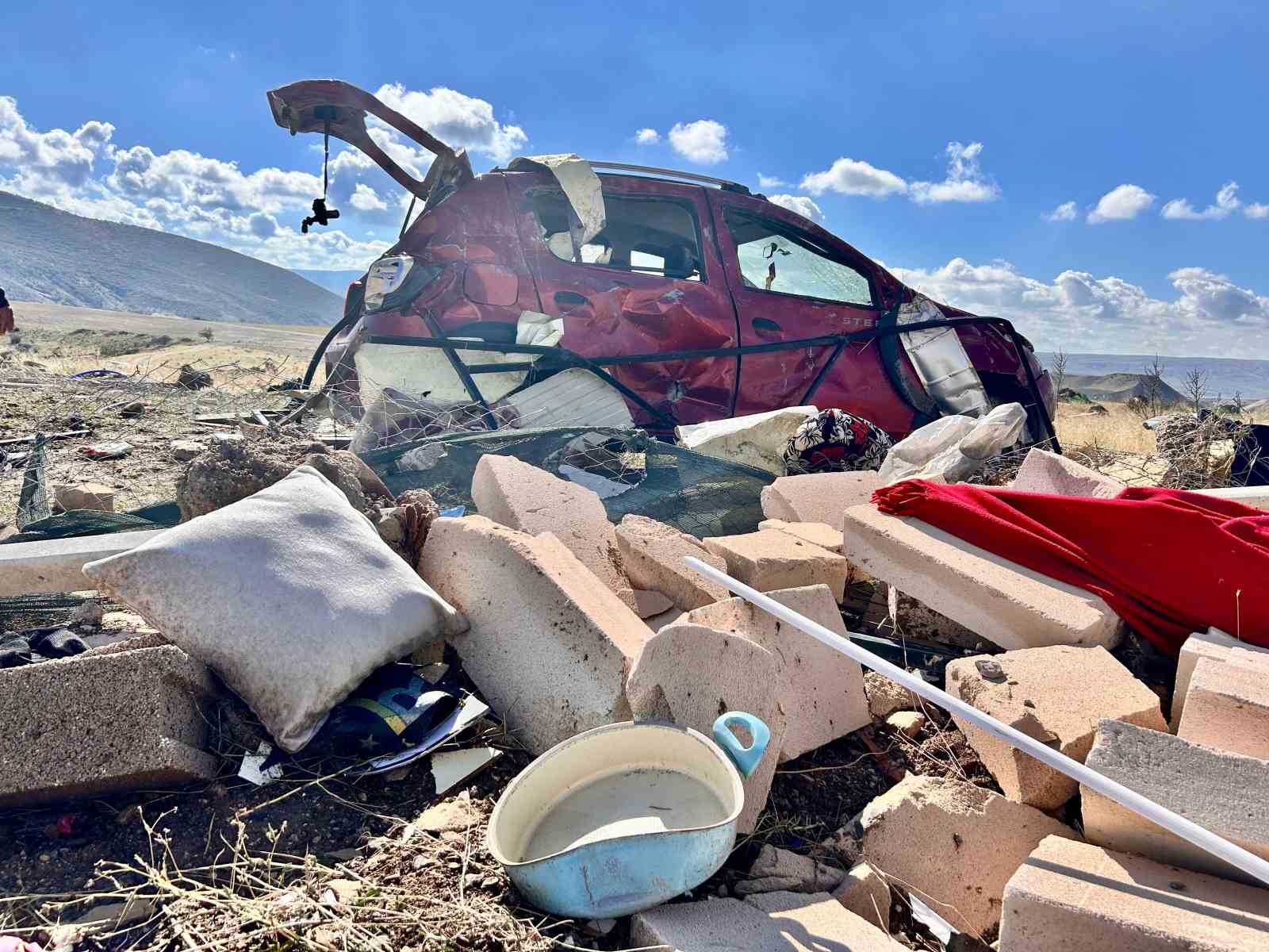 Ankara'da fırtınanın hasarı gün ağarınca ortaya çıktı