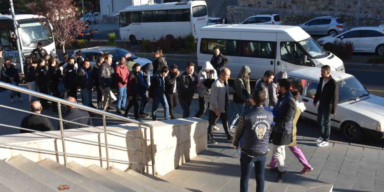 Öğretmen olacaktı, çete lideri oldu