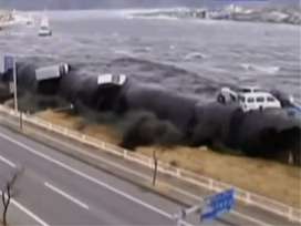 Tsunaminin Sendai'ye vurduğu an - İZLE