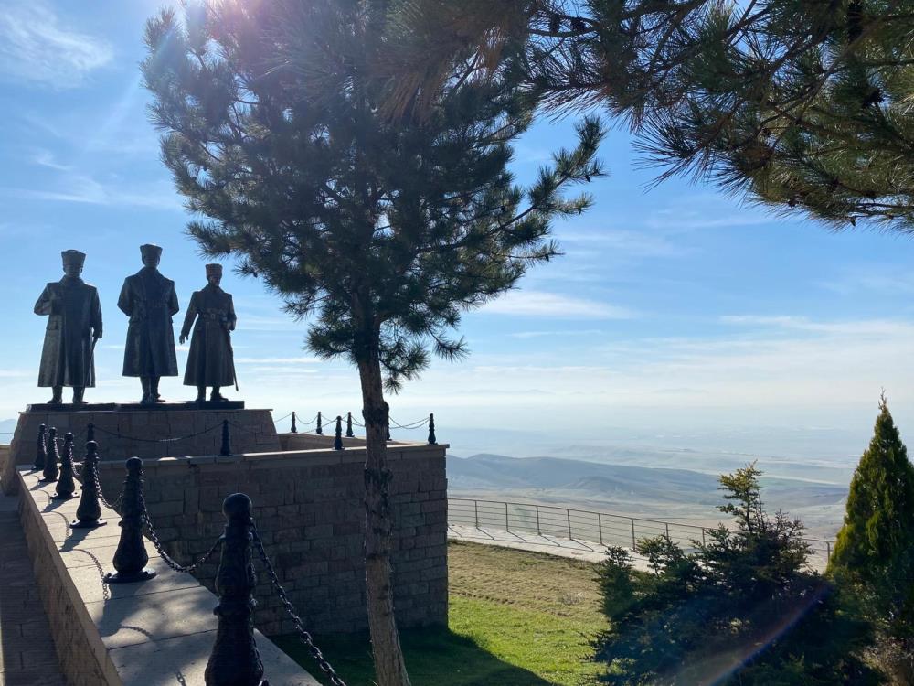 Siste Saklı Tarih: Duatepe Anıtı'nda Kartpostallık Manzara