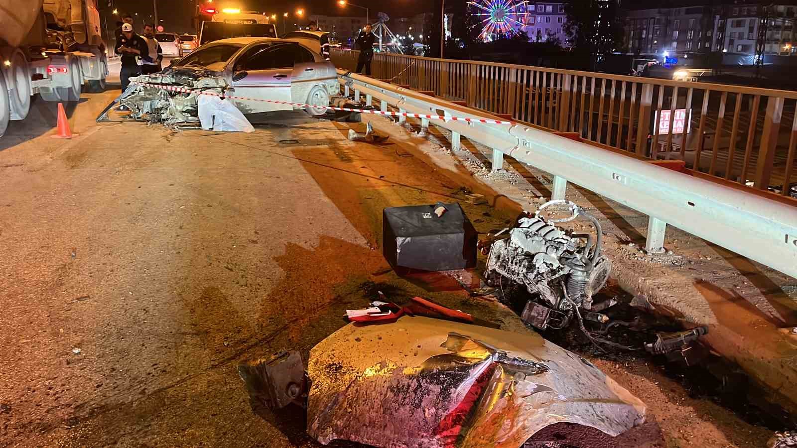 Bariyere vurdu motor yerinden fırladı