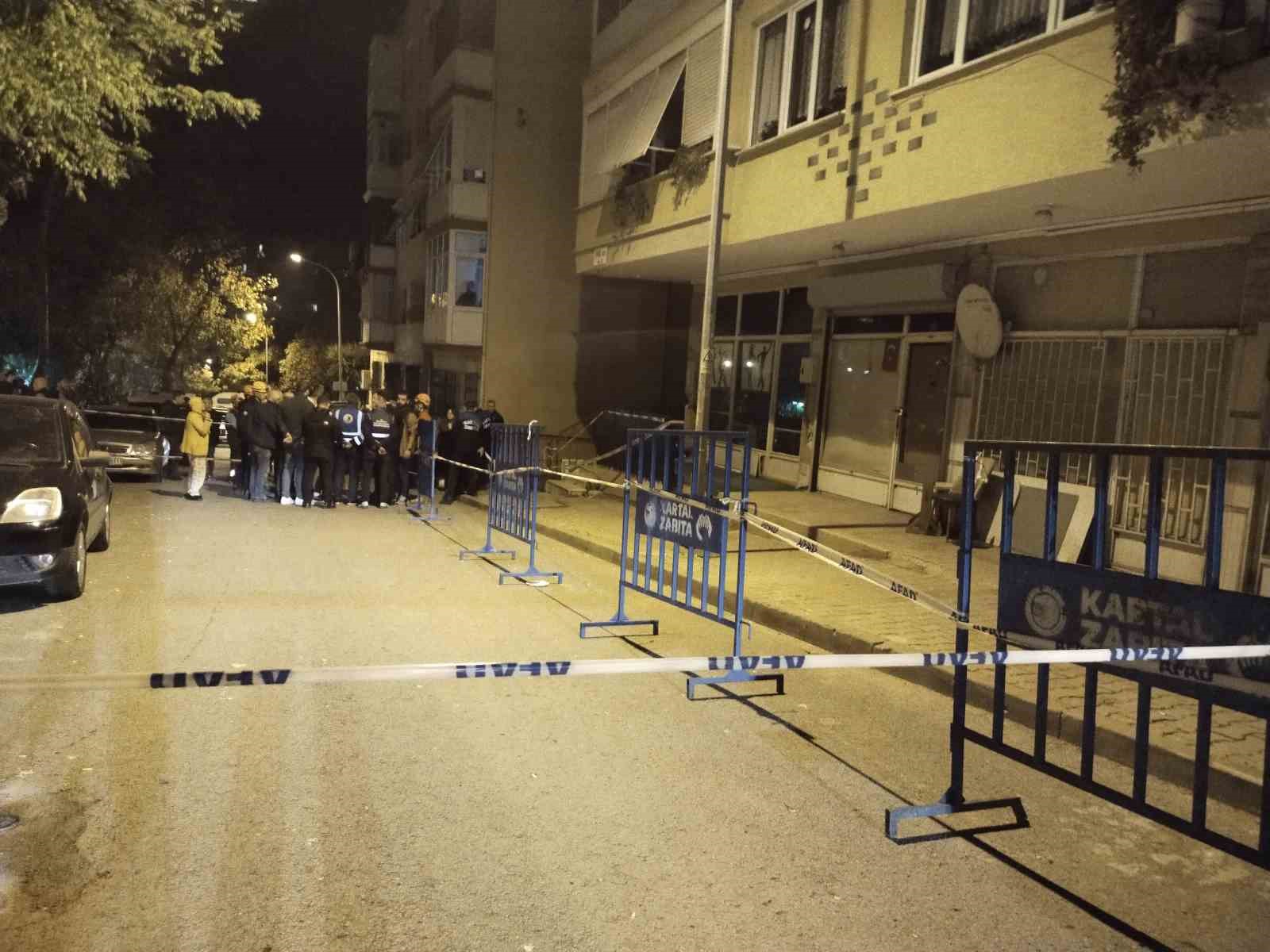 İstanbul'da deprem korkusu! Binalar tek tek boşaltılıyor