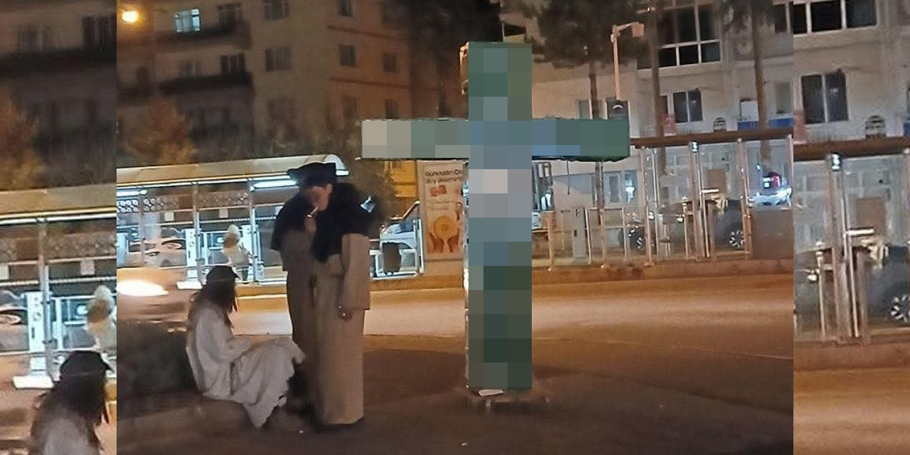 Biralarla Haç Yapan da, Dinle Alay Eden de Aynı Yasaya Tabii