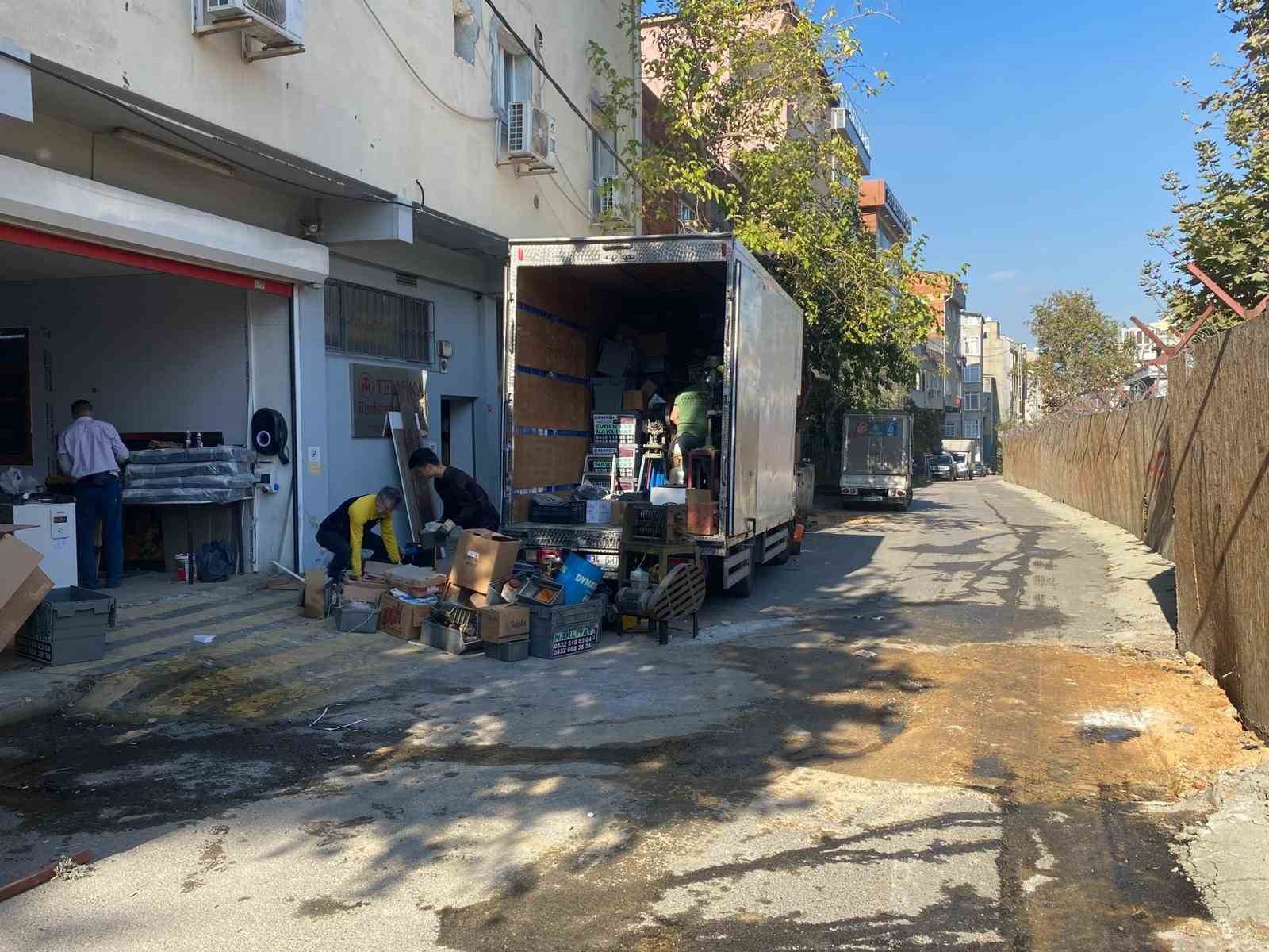 İstanbul'da neler oluyor? Binanın kolonları patladı
