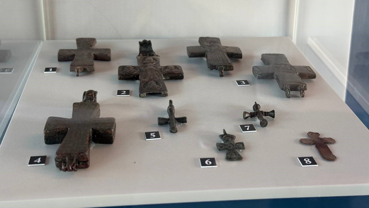 Bazilikada 2 bin yıllık beddua görenleri hayrete düşürdü