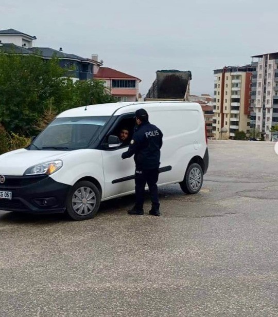 Öğrenci yurtlarının önüne gitmek yürek ister