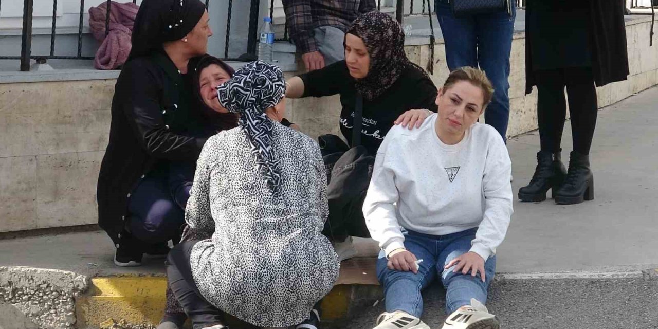 Antalya'da Yürek Yakan Kaza! 'Kalk Ölmedin' Feryatları