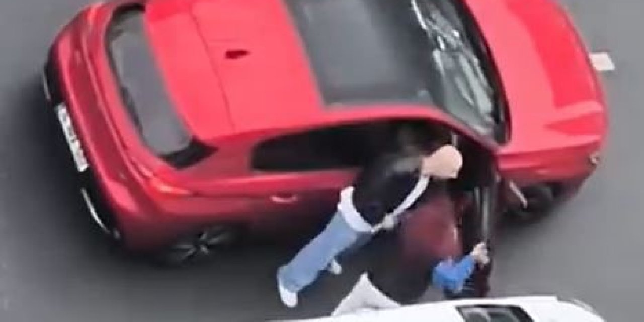 Trafikte yol verme kavgası: Bu sefer kadınlar kavga etti