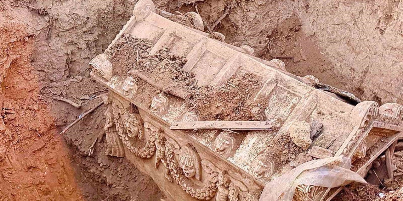 Afyon'da ilginç olay! Toprağa gömülü halde sahte lahit bulundu