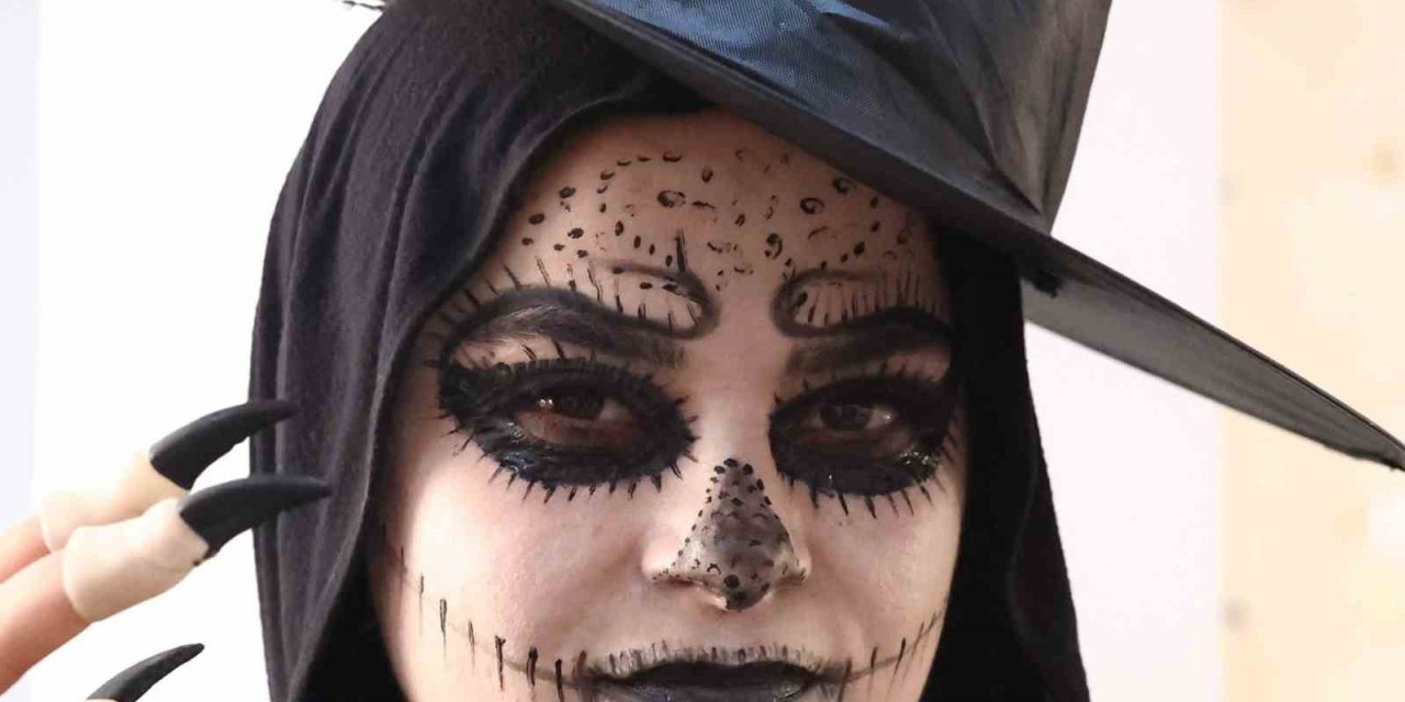 Görenleri ‘korkutan’ makyaj