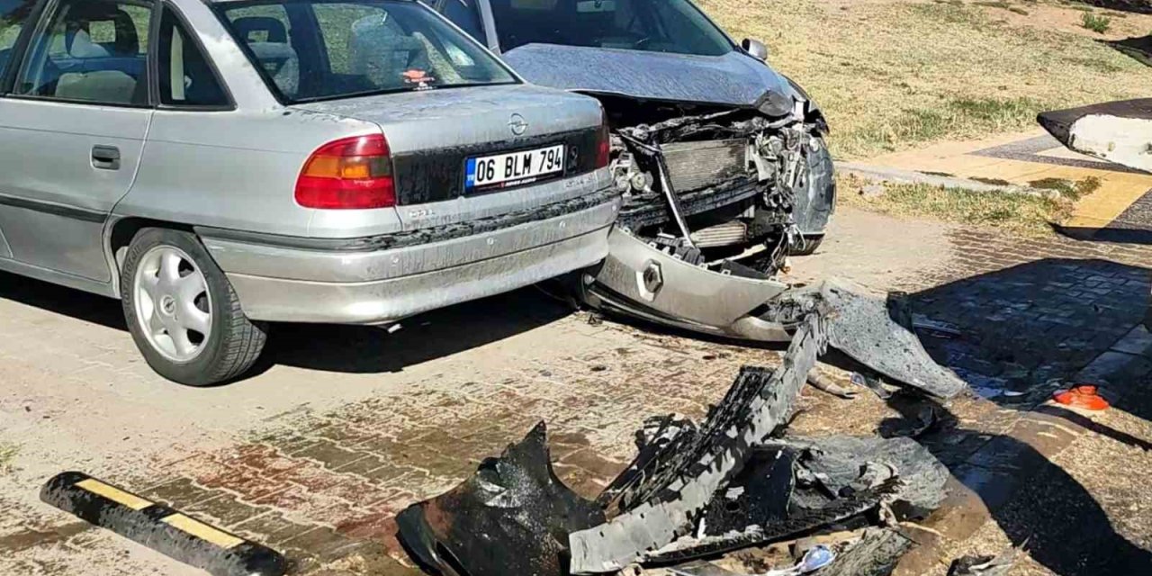 Yayaya Çarpmamak İçin Yapılan Manevra Zincirleme Kazayı Getirdi