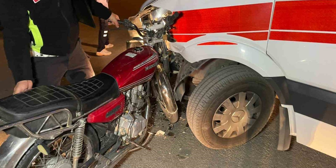 Yaralı Taşıyan Ambulans Kaza Yaptı